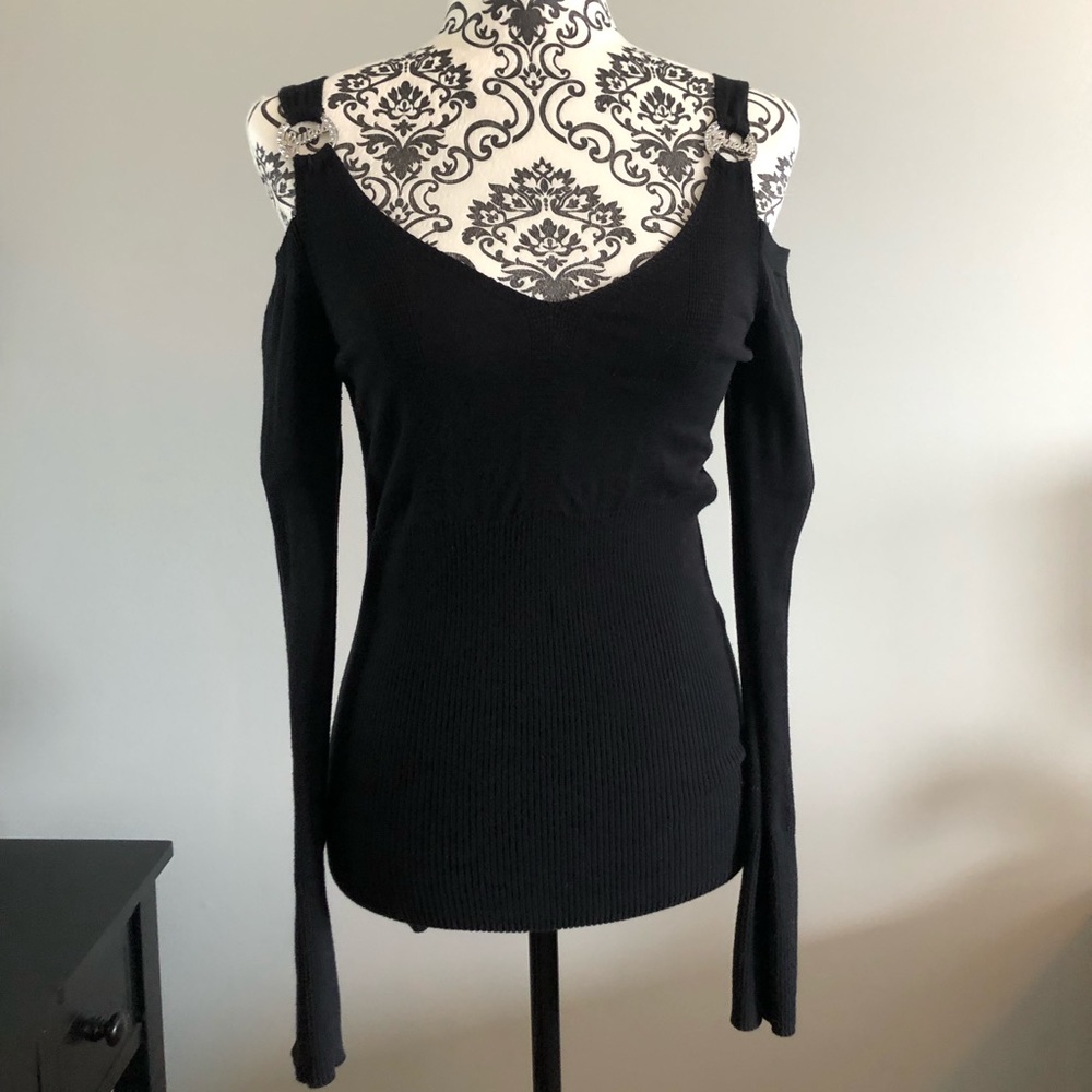 Cold shoulder long sleeve shirt by Guess